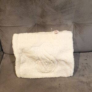 NWT White Victoria Secret Sherpa Bag with Embroidered Logo.
